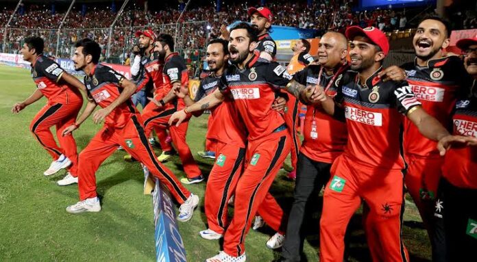 RCB Team 696x383