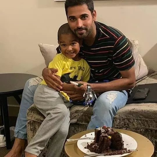 bhuvneshwar kumar with shikhar dhawan son