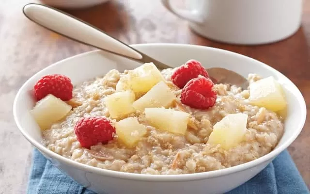 Vanilla-Pear Breakfast Oatmeal