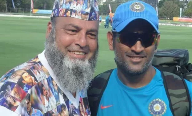 Mohammad Bashir with MS Dhoni