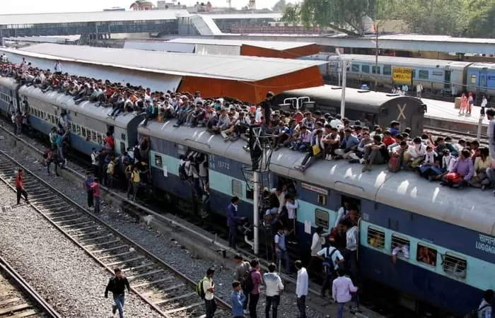crowd in train