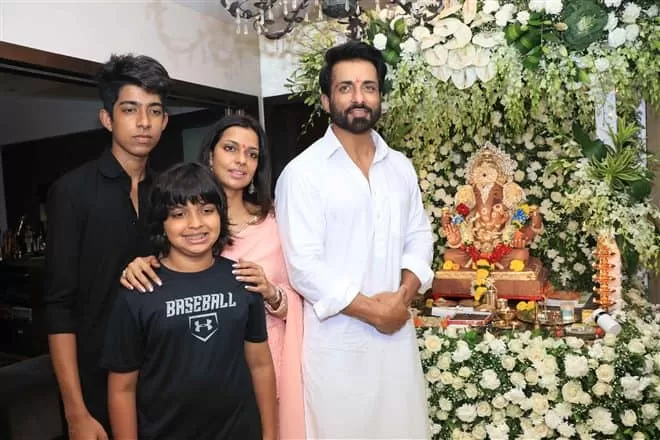 Sonu sood with his family
