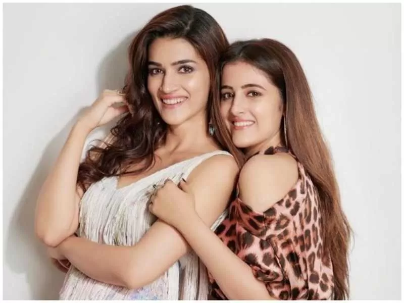 Kriti Sanon And Nupur Sanon