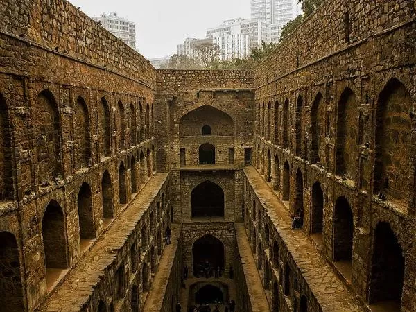 06 1475734773 Ugrasen Ki Baoli Colour Delhi