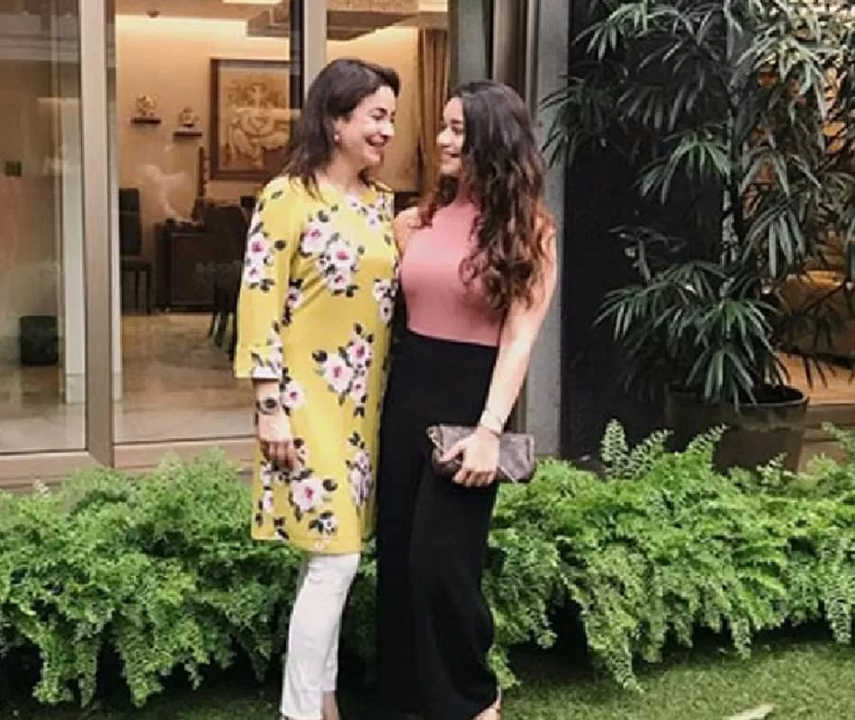 Sara Tendulkar With Mother