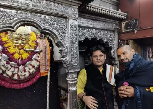 Shikhar Dhawan In Baba Vishwanath