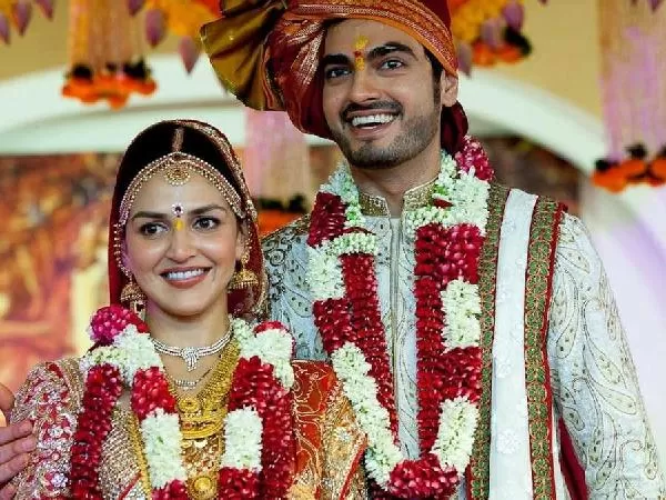 1513189673 Esha Deol Bharat Takhtani Radhya 0