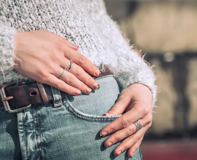 Pocket In Women Jeans Missing